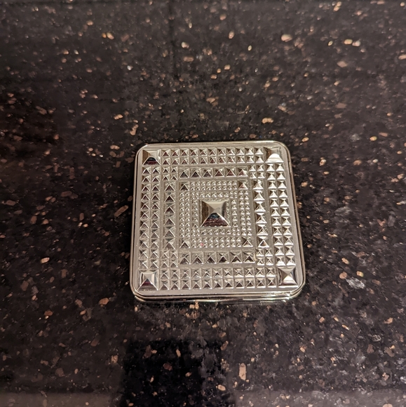 Givenchy Ecrin Prive Palette. - Picture 5 of 7